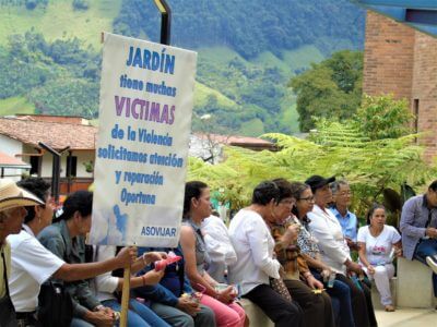 SOLIDARIDAD CON VÍCTIMAS