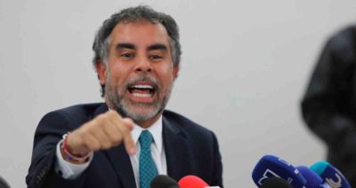 AQUÍ NO HAY DEMOCRACIA