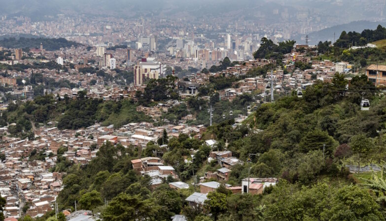 Panorámica de la comuna 8 al centro-oriente de Medellín