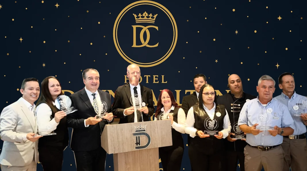 DANN CARLTON BELFORT CELEBRA 20 AÑOS EXALTANDO EMPLEADOS Y EL LIDERAZGO REGIONAL