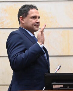 EL SENADO PICÓ PRIMERO: LAS “ABEJAS” FRENARON A “EL TIGRE” 1 Honorio Henriquez